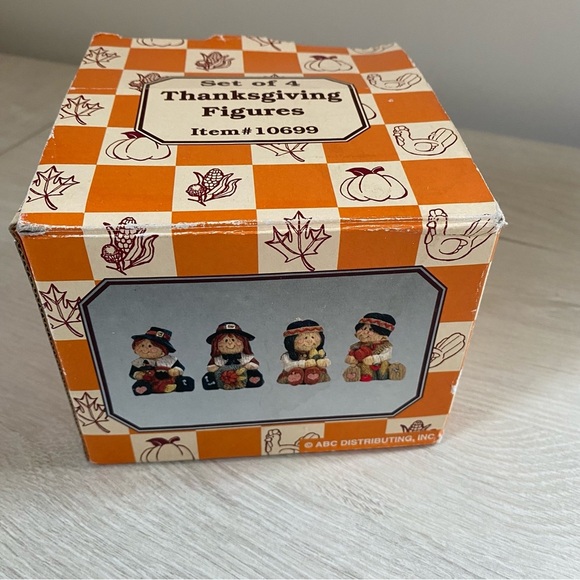 Vintage Thanksgiving 3” Figurines Set Of Four Pilgrims & Native Americans w/ Box - Picture 2 of 8